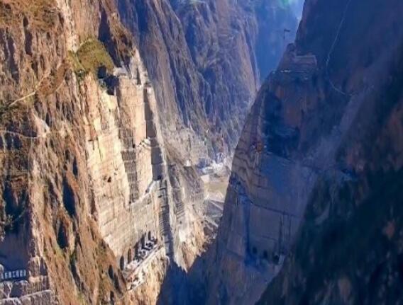 為建烏東德水電站，在峽谷底部挖90米深洞穴，用來干嘛的？