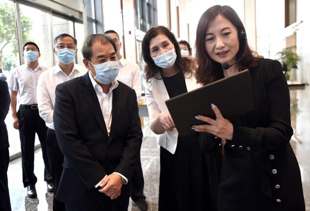 南方電網(wǎng)公司董事長、黨組書記孟振平調(diào)研鼎和保險公司