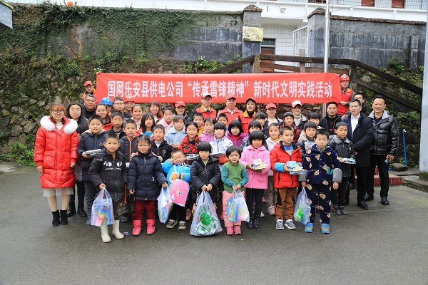 國(guó)網(wǎng)撫州樂(lè)安縣供電公司開展“雷鋒日、送溫暖”主題志愿服務(wù)活動(dòng)