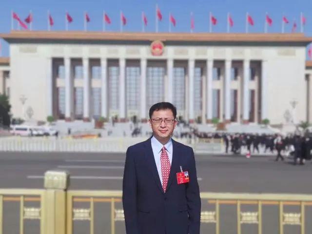 加快推動(dòng)新能源行業(yè) 與人工智能融合創(chuàng)新——訪全國(guó)人大代表、樂山太陽能研究院院長(zhǎng)姜希猛