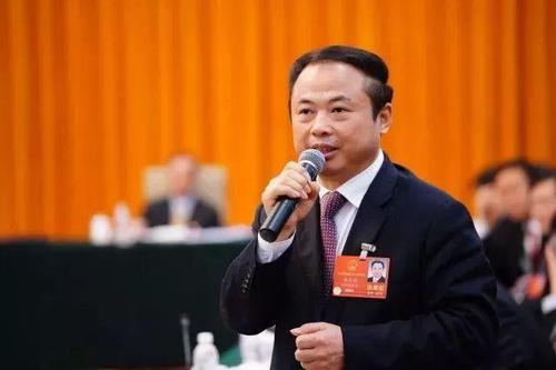發(fā)展智慧型儲(chǔ)能電站 助力實(shí)現(xiàn)“碳達(dá)峰、碳中和”——訪全國(guó)人大代表、天能控股集團(tuán)董事長(zhǎng)張?zhí)烊? width=