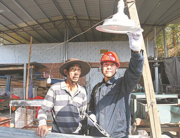 李德青：村民用電滿意，我心里才踏實