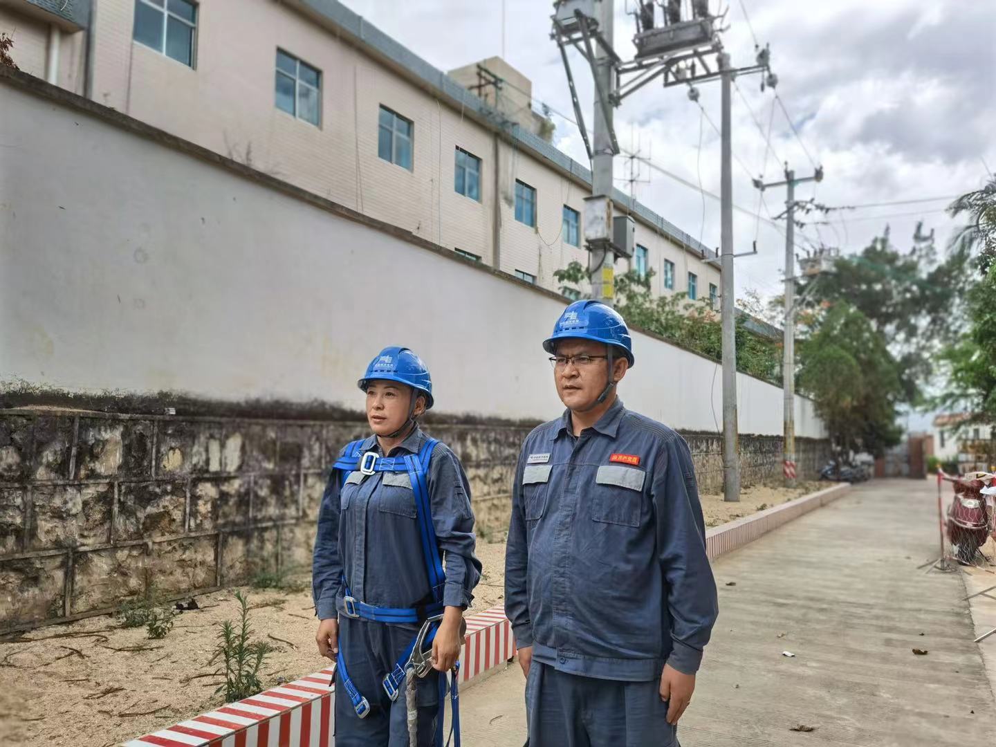 臨滄云縣供電局黨員帶頭開展崗評(píng)，促員工技能快速提升
