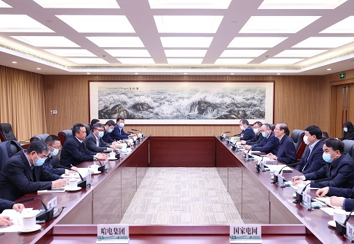 辛保安、張智剛與哈電集團董事長曹志安、總經(jīng)理吳偉章會談