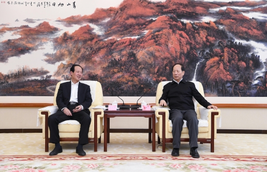 丁焰章拜會內蒙古自治區(qū)黨委書記、人大常委會主任石泰峰