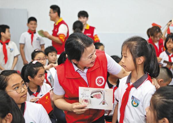 浙江永嘉縣紅十三愛(ài)心社25年，幫助4630名貧困學(xué)生