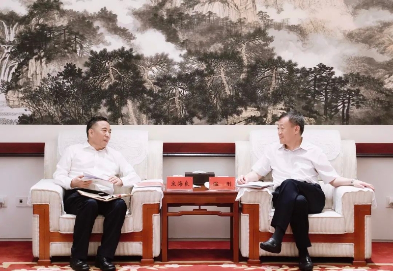 宋海良孫洪水與中國融通集團董事長溫剛、總經(jīng)理馬正武座談