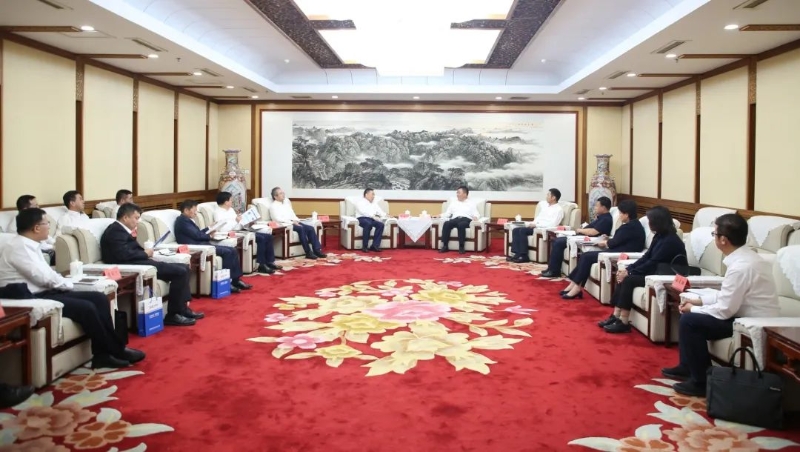 宋海良與內(nèi)蒙古自治區(qū)黨委常委、呼和浩特市委書記包鋼座談