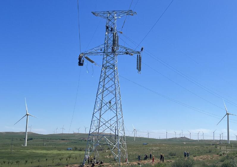 220千伏海春線、中海油化德風電場35千伏集電線路順利改造完成