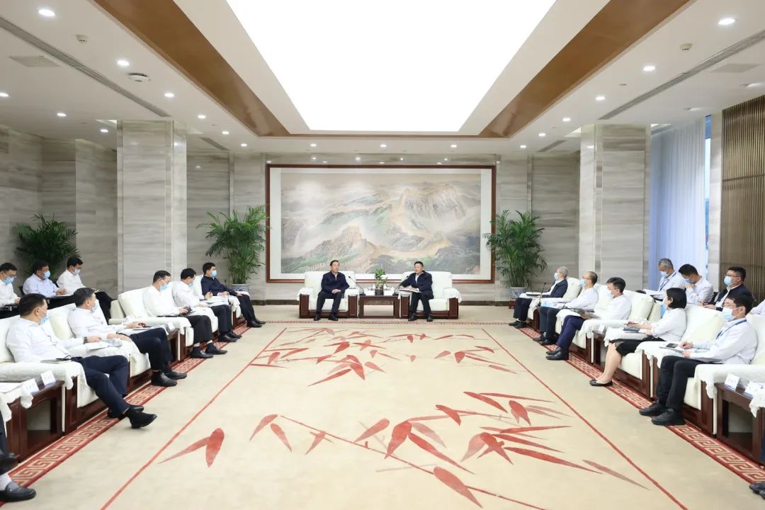 國(guó)家電網(wǎng)公司董事長(zhǎng)、黨組書辛保安與東方電氣集團(tuán)董事長(zhǎng)俞培根、總經(jīng)理徐鵬會(huì)談