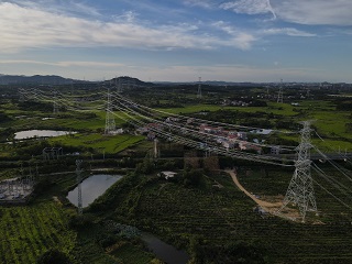這項(xiàng)工程投產(chǎn)送電，將提高湖北省西電東送通道送電能力