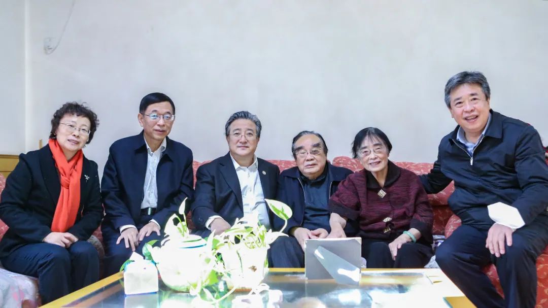 余劍鋒春節(jié)前夕看望慰問(wèn)核工業(yè)老領(lǐng)導(dǎo)蔣心雄、陳肇博