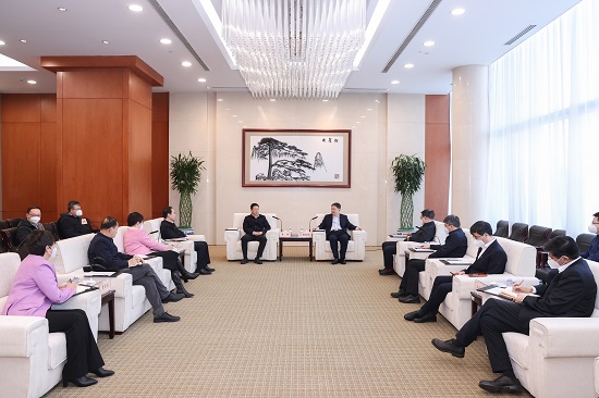 溫樞剛鄧建玲會(huì)見(jiàn)鄂爾多斯市委書(shū)記李理、市長(zhǎng)杜匯良