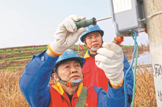四川通江護(hù)航春灌用電，60支服務(wù)隊(duì)奔走田間