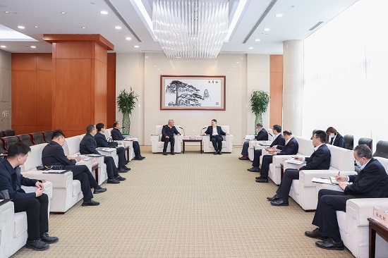 華能集團黨組書記溫樞剛會見青海省委常委、海東市委書記烏拉孜別克·熱蘇力汗