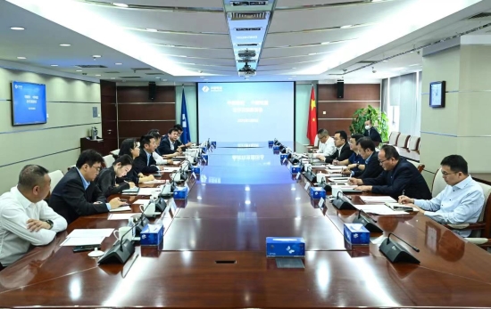 中國(guó)電建黨委常委、副總經(jīng)理劉源與中國(guó)建材股份副總裁王兵舉行會(huì)談