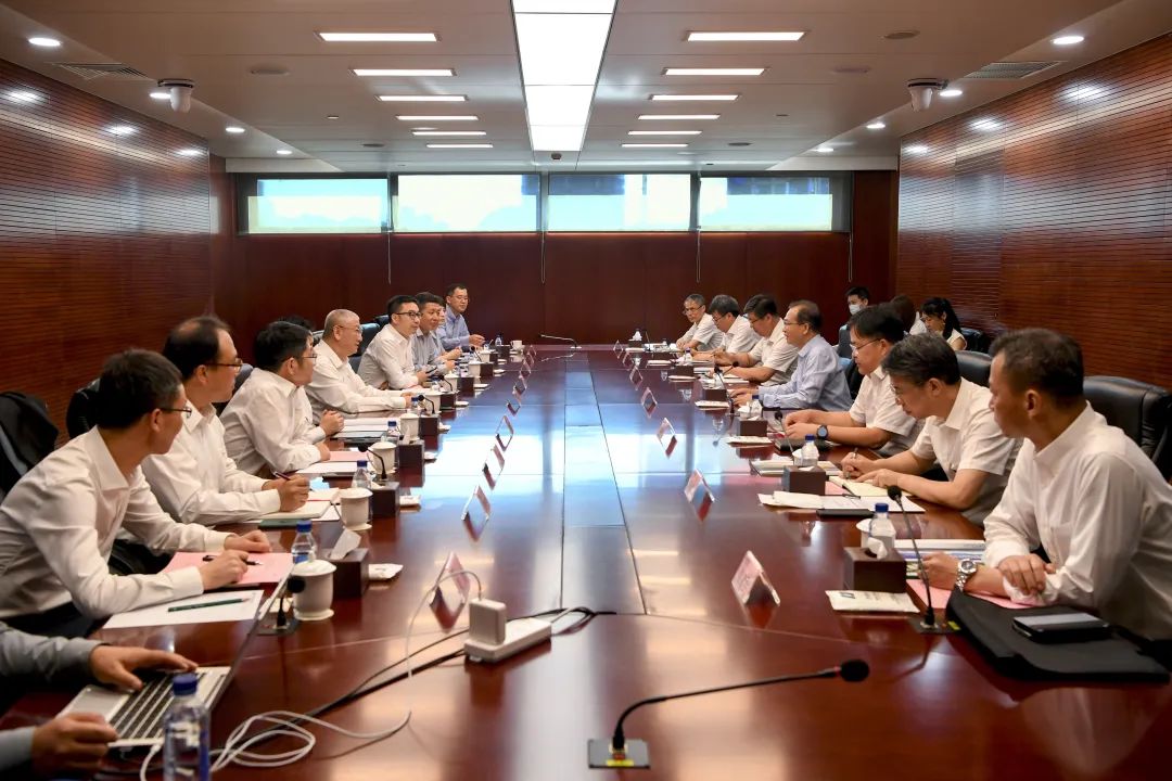 華電集團(tuán)黨組書記、董事長江毅會(huì)見隆基綠能總裁李振國