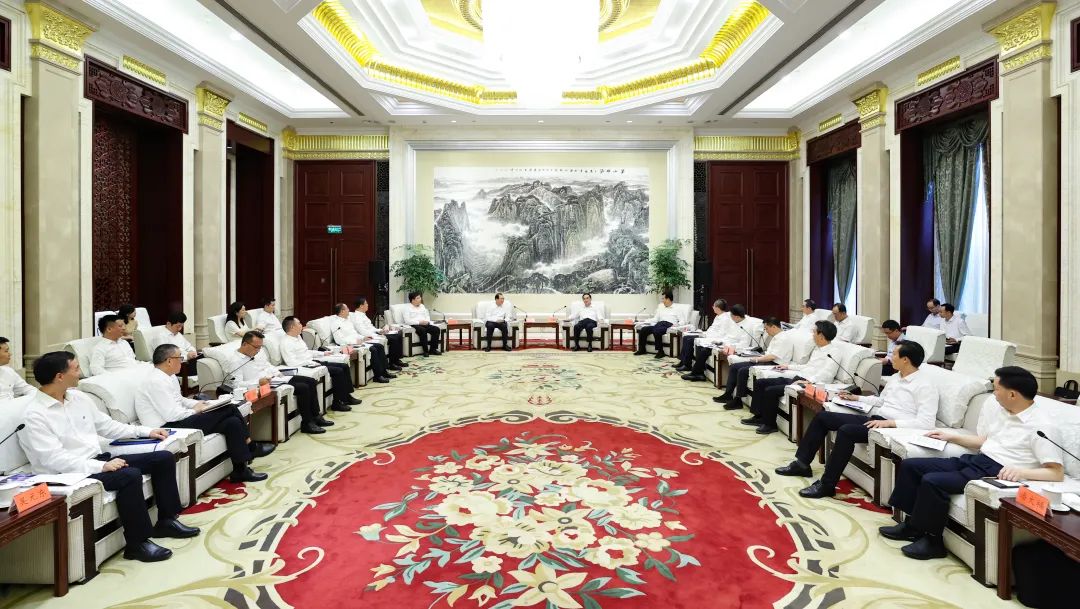 中國華電黨組書記、董事長江毅拜會(huì)貴州省委書記徐麟、省長李炳軍