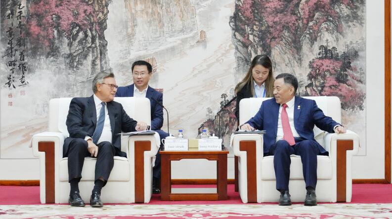 中國能建黨委書記、董事長宋海良與渣打集團主席韋浩思會談