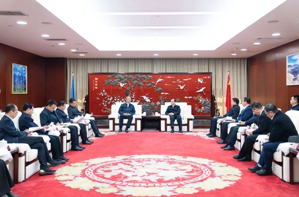 江毅會(huì)見(jiàn)陜西省人大常委會(huì)副主任、寶雞市委書(shū)記楊廣亭