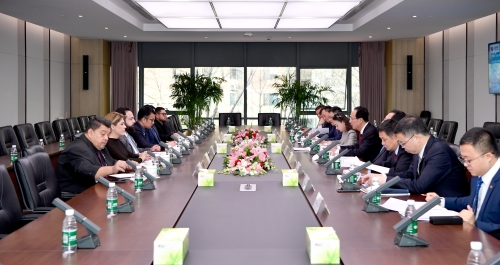中國電建黨委書記、董事長丁焰章同洪都拉斯國會主席雷東多舉行會談