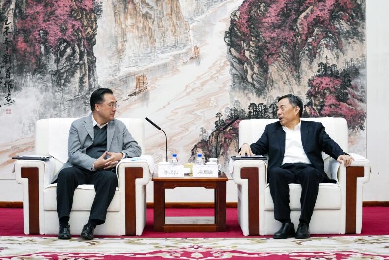 中國(guó)能建黨委書記、董事長(zhǎng)宋海良與華夏銀行黨委書記、董事長(zhǎng)李民吉會(huì)談