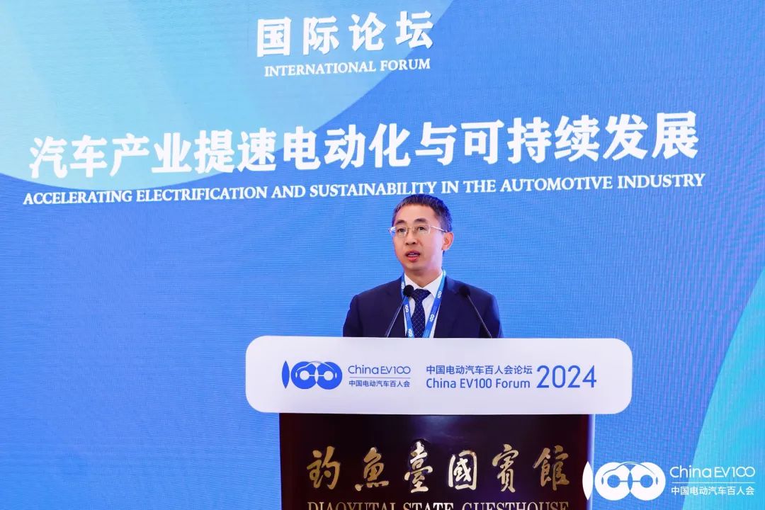 華為侯金龍：加速以超快充為主的充電基礎設施建設，提升用戶體驗，促進電動汽車消費與普及