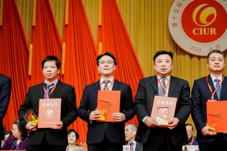 中國(guó)能建綠色建材公司黨委書(shū)記、董事長(zhǎng)，綠色先進(jìn)材料研究院院長(zhǎng)蔣洋榮獲“2023年中國(guó)產(chǎn)學(xué)研合作創(chuàng)新獎(jiǎng)”