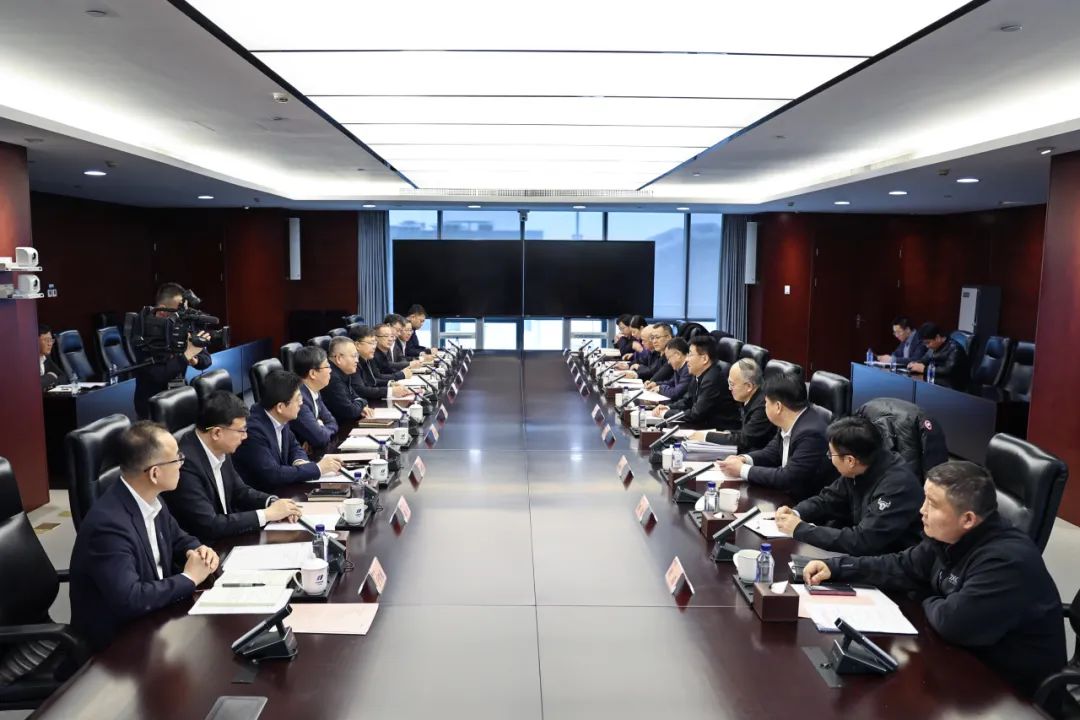 華電集團(tuán)黨組副書記、總經(jīng)理葉向東與北京市副市長(zhǎng)高朋舉行會(huì)談