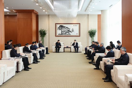華能集團(tuán)董事長(zhǎng)溫樞剛、總經(jīng)理鄧建玲會(huì)見(jiàn)國(guó)家電網(wǎng)董事長(zhǎng)張智剛