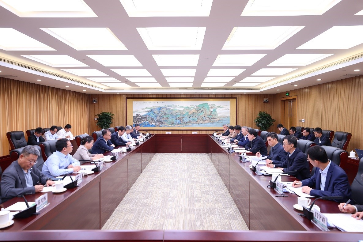 西安交通大學(xué)黨委書記盧建軍、校長(zhǎng)張立群赴國(guó)家電網(wǎng)座談交流