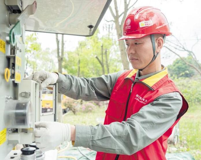 賀彪：星城萬家燈火，“帶電護衛(wèi)”用心守候