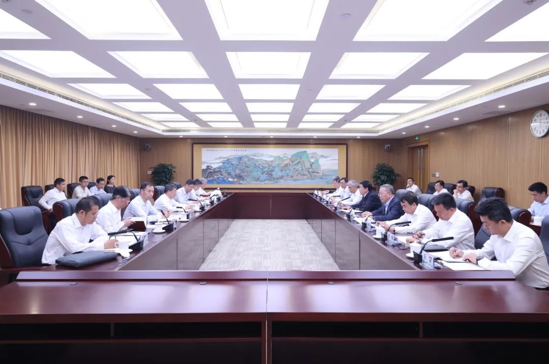 國家能源局黨組書記、局長章建華赴國家電網(wǎng)公司調(diào)研迎峰度夏電力保供工作