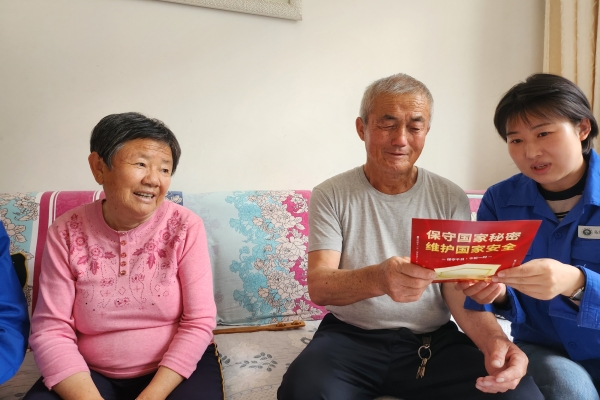 內(nèi)蒙古電力公司烏海千里山供電公司黨支部、工會(huì)、團(tuán)支部（青工委）開(kāi)展“蒙電愛(ài)心光明行”保密宣傳活動(dòng)