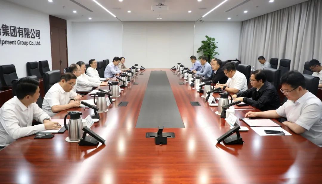 中國電氣裝備黨委副書記、總經(jīng)理周群會見鄭州市委副書記、市長何雄