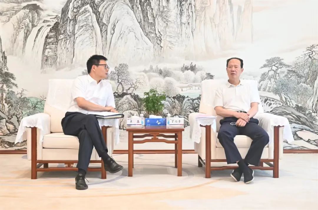 中國電建黨委書記、董事長丁焰章與上海電氣集團黨委書記、董事長吳磊會談