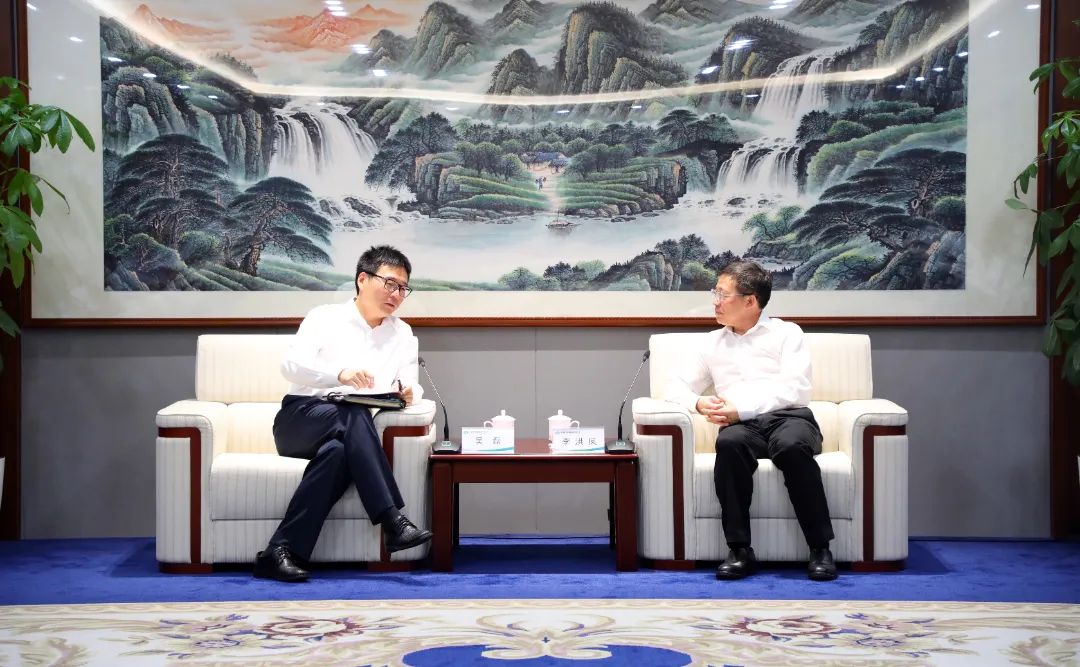 中國電氣裝備黨委書記、董事長李洪鳳會見上海電氣集團(tuán)黨委書記、董事長吳磊