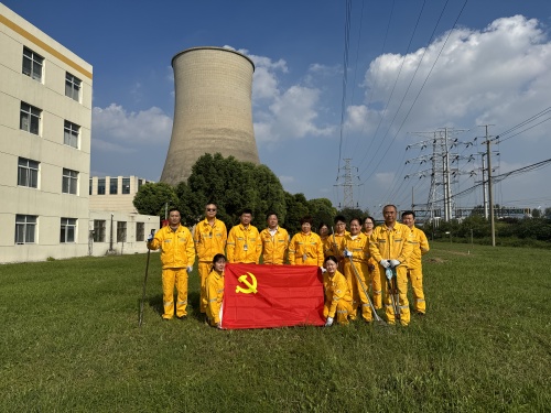 南京化學(xué)工業(yè)園熱電有限公司黨員先鋒在行動，廠外環(huán)境整治展擔(dān)當(dāng)