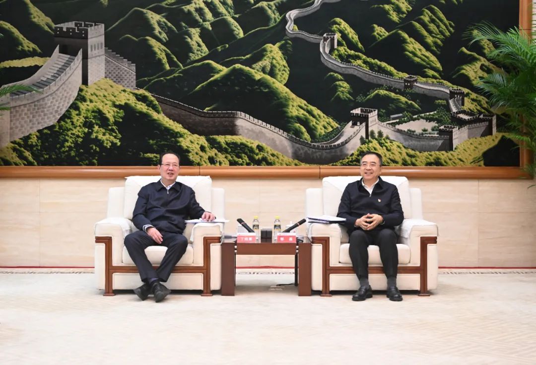 中國(guó)電建黨委書記、董事長(zhǎng)丁焰章與中國(guó)大唐黨組書記、董事長(zhǎng)鄒磊會(huì)談
