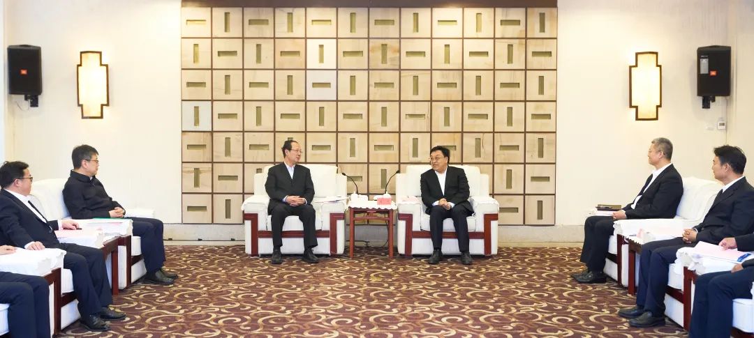 中國(guó)電建黨委書記、董事長(zhǎng)丁焰章拜會(huì)海南省委書記馮飛