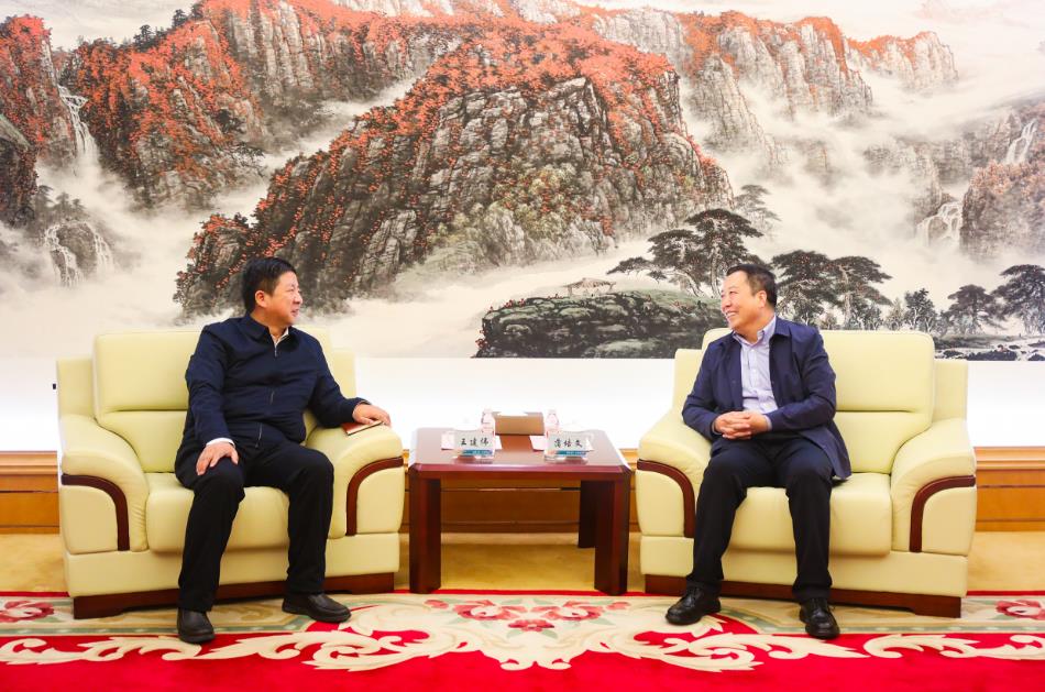 大唐甘肅公司黨委書(shū)記、董事長(zhǎng)王建偉與甘肅電投集團(tuán)黨委書(shū)記、董事長(zhǎng)蒲培文會(huì)談