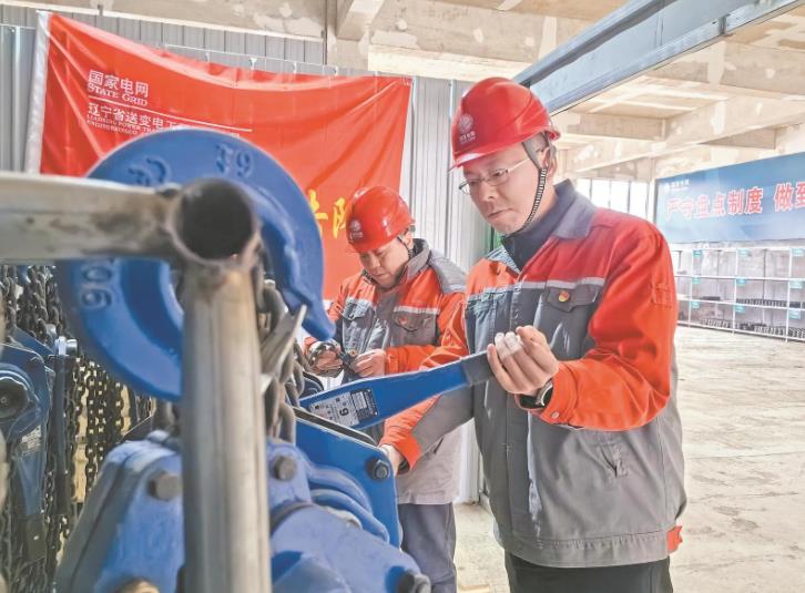 李俊鵬：走南闖北建電網(wǎng)，施工細(xì)節(jié)見真章