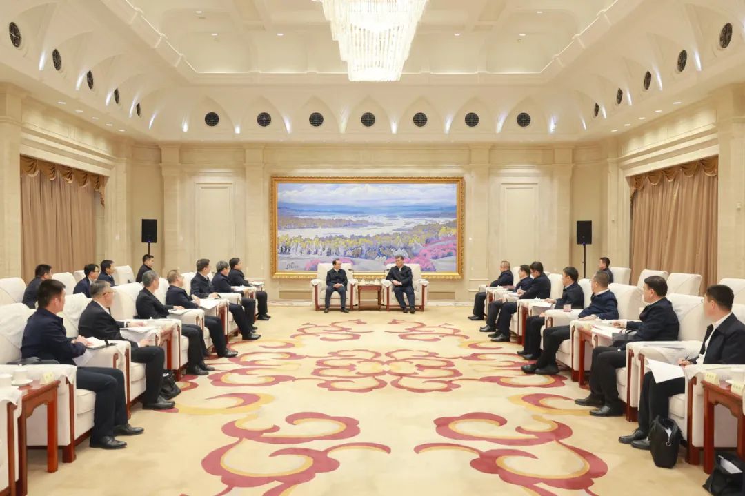 華電集團黨組書記、董事長江毅與新疆維吾爾自治區(qū)主要領導舉行會談