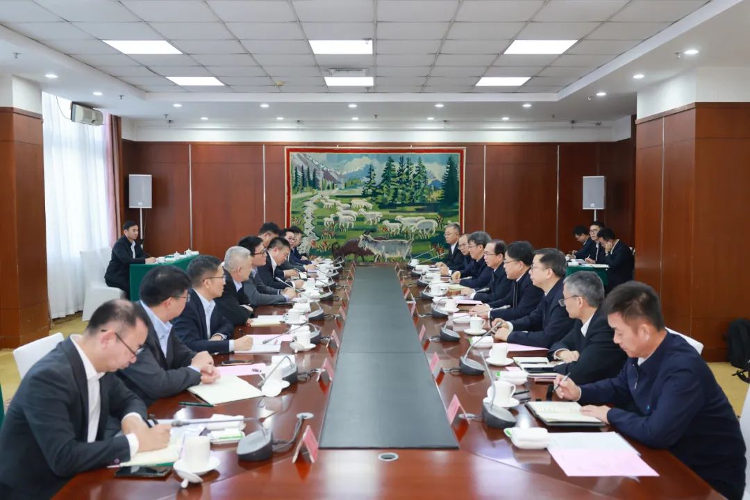 華電集團(tuán)黨組書記、董事長(zhǎng)江毅與上海電氣黨委書記、董事長(zhǎng)吳磊舉行會(huì)談