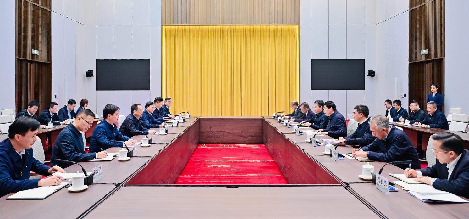 中國大唐集團(tuán)董事長鄒磊、總經(jīng)理張傳江與國家電網(wǎng)董事長張智剛、總經(jīng)理龐驍剛會(huì)談