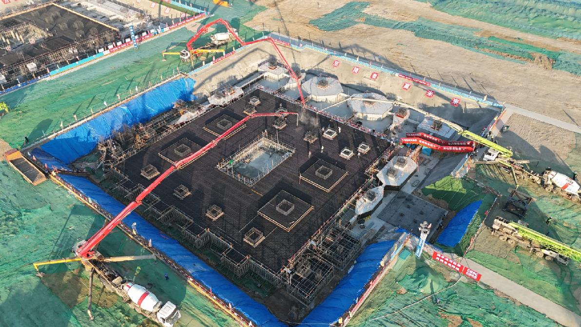 中能建建筑集團(tuán)洛河百萬(wàn)項(xiàng)目7號(hào)鍋爐、煙囪基礎(chǔ)混凝土澆筑完成