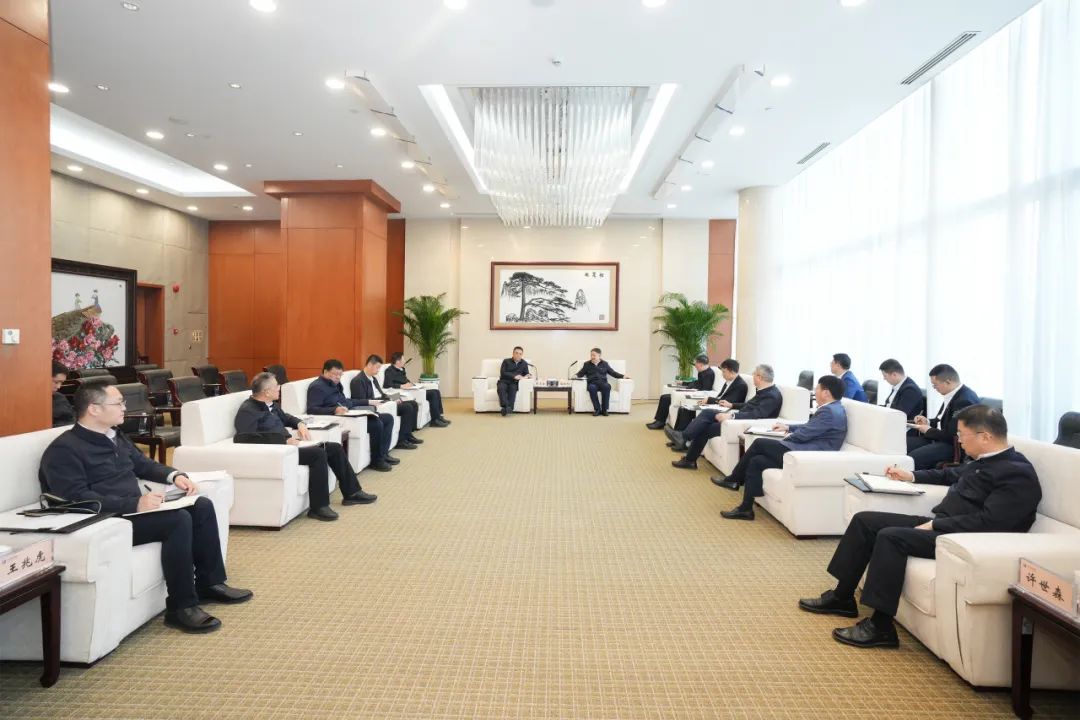華能集團(tuán)董事長溫樞剛、總經(jīng)理張文峰會見哈電集團(tuán)董事長曹志安、總經(jīng)理黃偉
