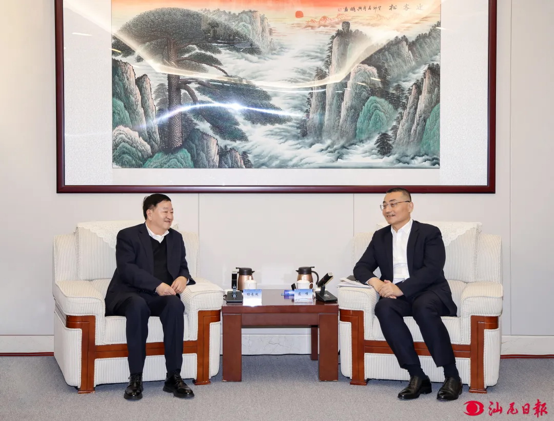 中廣核集團(tuán)黨委書記、董事長楊長利與汕尾市委書記逯峰、市長鄭海濤會談