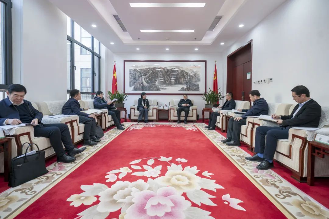 內(nèi)蒙古電力集團(tuán)與包頭市政府、中國(guó)二冶集團(tuán)、中國(guó)能建華北院和陜西院交流座談